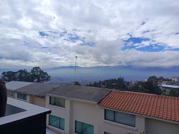 AMPLIA CASA EN VENTA
