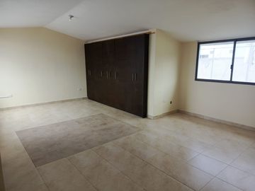 AMPLIA CASA EN VENTA
