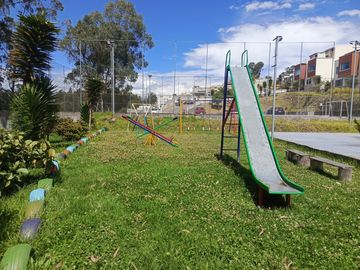AMPLIA CASA EN VENTA
