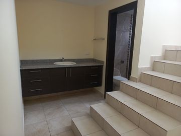 AMPLIA CASA EN VENTA