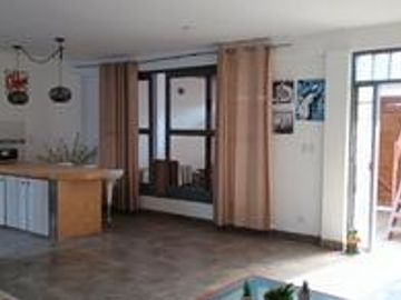 VENTA DE CASA DE PLAYA MULTIFAMILIAR EN LA PLANICIE, PUNTA HERMOSA
