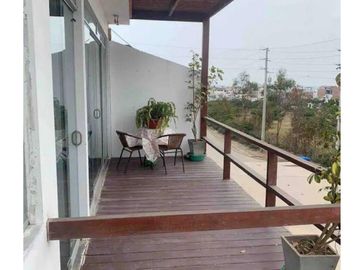 VENTA DE CASA DE PLAYA MULTIFAMILIAR EN LA PLANICIE, PUNTA HERMOSA