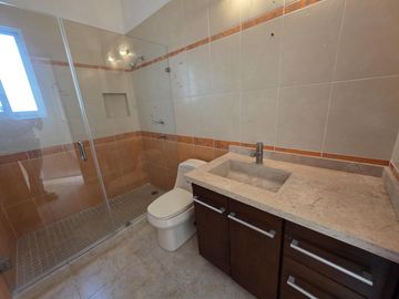 Casa en Renta y Venta en Real Las Quintas
