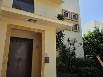 Casa en Renta y Venta en Real Las Quintas
