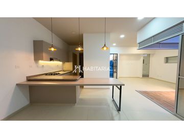 venta de casa en Cerritos con patios internos y paneles solares