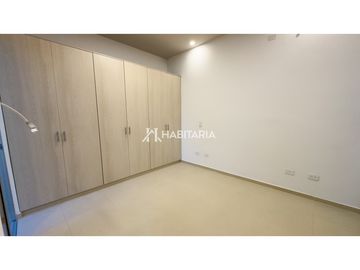 venta de casa en Cerritos con patios internos y paneles solares