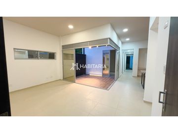 venta de casa en Cerritos con patios internos y paneles solares