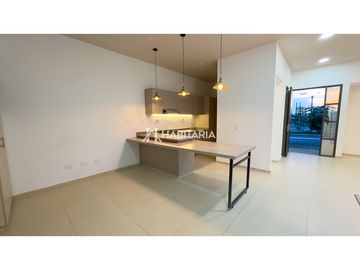 venta de casa en Cerritos con patios internos y paneles solares