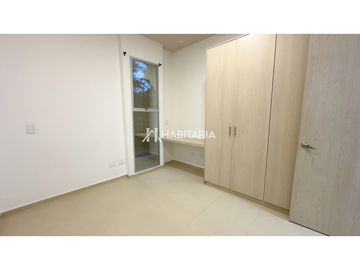 venta de casa en Cerritos con patios internos y paneles solares
