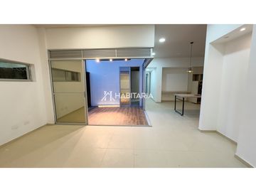 venta de casa en Cerritos con patios internos y paneles solares