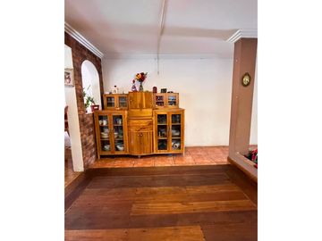 Venta de Casa, Cuenca, Baños 218m²