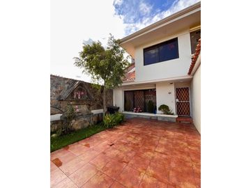 Venta de Casa, Cuenca, Baños 218m²