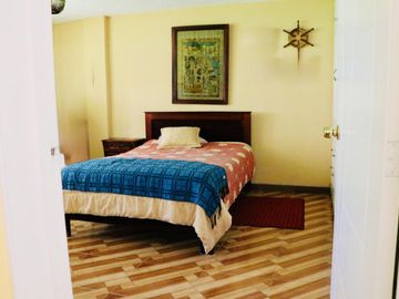 Hermosa casa en venta en Cumbayá – La Primavera 2 con amplio terreno y jardín