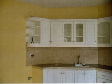 Hermosa casa en venta en Cumbayá – La Primavera 2 con amplio terreno y jardín