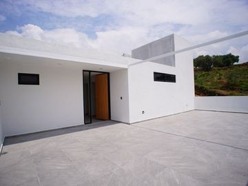 Casa nueva con roof garden, jardín y oficina en Bellavista – Atizapán