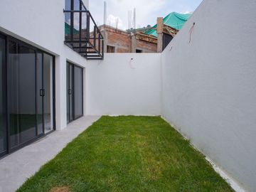 Casa nueva con roof garden, jardín y oficina en Bellavista – Atizapán