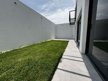 Casa nueva con roof garden, jardín y oficina en Bellavista – Atizapán