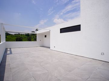Casa nueva con roof garden, jardín y oficina en Bellavista – Atizapán