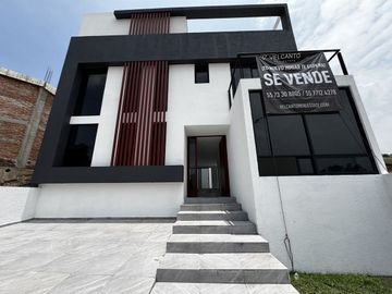 Casa nueva con roof garden, jardín y oficina en Bellavista – Atizapán