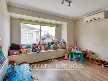 Venta de hermosa y cómoda casa en barrio residencial de Peñalolén