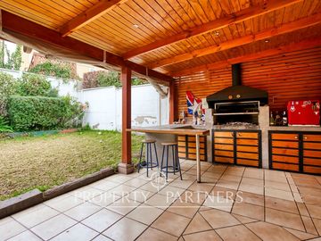 Venta de hermosa y cómoda casa en barrio residencial de Peñalolén