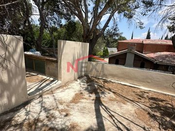 CASA CON 1,332M DE TERRENO EN CAPELLANIA VENTA