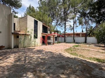 CASA CON 1,332M DE TERRENO EN CAPELLANIA VENTA