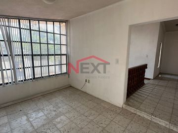 CASA CON 1,332M DE TERRENO EN CAPELLANIA VENTA