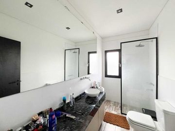VENTA CASA DE 4 AMBIENTE EN BARRIO SAN SEBASTIAN AREA 08