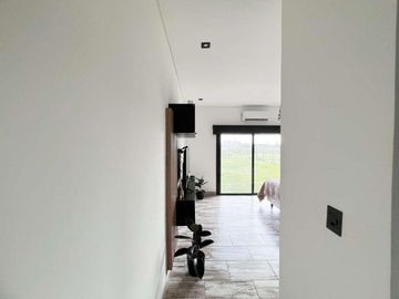VENTA CASA DE 4 AMBIENTE EN BARRIO SAN SEBASTIAN AREA 08
