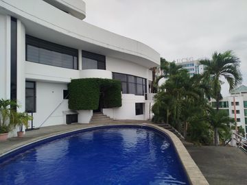 Venta Suite 2 ambientes con parqueo y vista a la ciudad