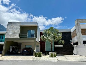 Casa en Venta en Sierra Alta 9° Sector