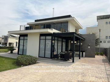 Casa en Venta en Ferrara Residencial 3 pisos
