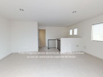 Casa en Venta en Ferrara Residencial 3 pisos