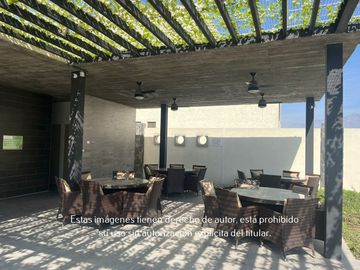 Casa en Venta en Ferrara Residencial 3 pisos