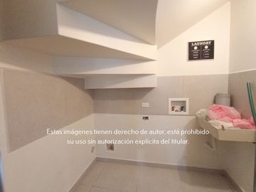 Casa en Venta en Ferrara Residencial 3 pisos