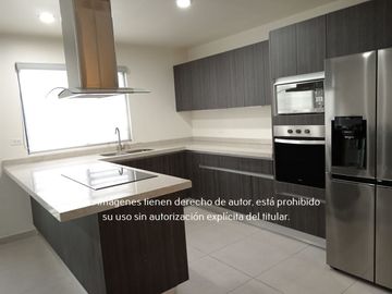 Casa en Venta en Ferrara Residencial 3 pisos