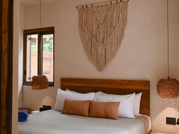 Tranquil 3 Bedroom Jungle Villa with Rooftop Pool