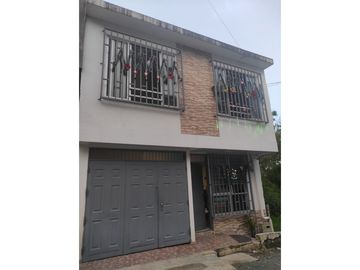VENTA DE HERMOSA CASA REMODELADA Y VEHICULAR LA PRADERA DOSQUEBRADAS