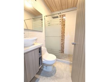 VENTA DE HERMOSA CASA REMODELADA Y VEHICULAR LA PRADERA DOSQUEBRADAS