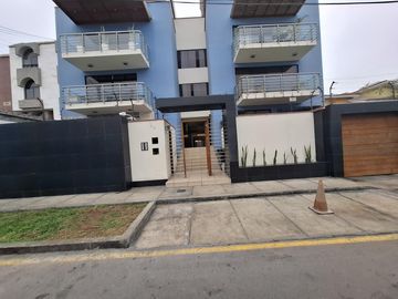 DEPARTAMENTO A LA VENTA EN 1ER PISO CON TERRAZAS Y PATIO
