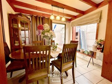 Casa en Venta en ACOGEDORA, BUEN ESTADO, BUEN BARRIO, Hermosas Vistas, Juegos, Parques, Las Vizcachas, Puente Alto