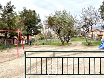 Casa en Venta en ACOGEDORA, BUEN ESTADO, BUEN BARRIO, Hermosas Vistas, Juegos, Parques, Las Vizcachas, Puente Alto