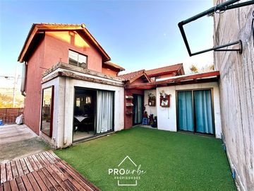 Casa en Venta en ACOGEDORA, BUEN ESTADO, BUEN BARRIO, Hermosas Vistas, Juegos, Parques, Las Vizcachas, Puente Alto