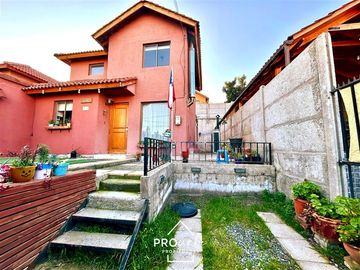 Casa en Venta en ACOGEDORA, BUEN ESTADO, BUEN BARRIO, Hermosas Vistas, Juegos, Parques, Las Vizcachas, Puente Alto