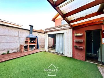 Casa en Venta en ACOGEDORA, BUEN ESTADO, BUEN BARRIO, Hermosas Vistas, Juegos, Parques, Las Vizcachas, Puente Alto