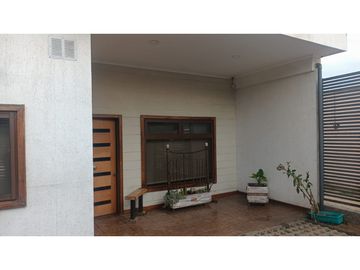 Venta de casa de dos dormitorios, en Quillota.