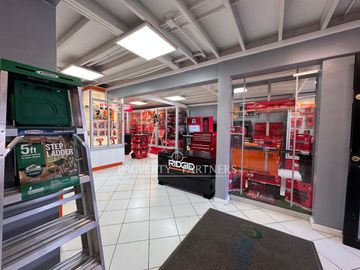 Arriendo Excelente Local Comercial en plena Calle Principal Balmaceda