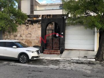CASA EN VENTA CON RECAMARAS EN PRIMER PISO EN  COL. PARQUES DE LA CAÑADA
