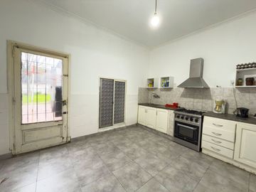 VENTA DE CASA 3  DORMITORIOS  SEMI CENTRICA TANDIL